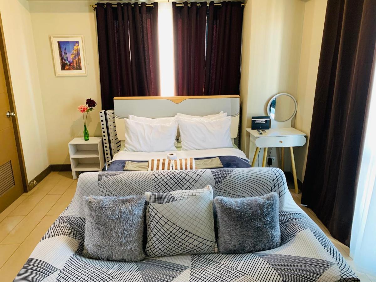 Two Palm Tree Villas Condominium - Studio 8Th Fl With Balcony - Across Terminal 3 Airport Pasay Exterior photo